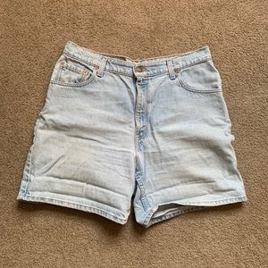 Vintage 551 Relaxed Fit Levi’s Shorts